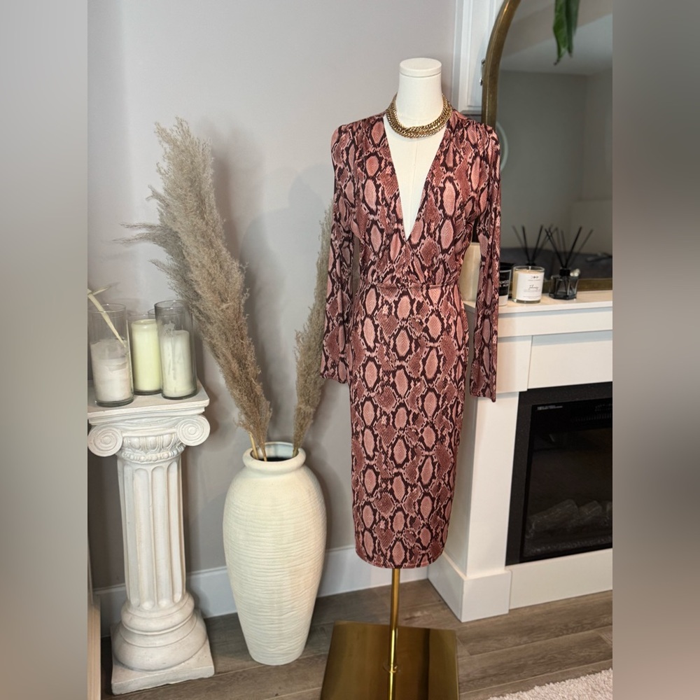 Missguided + Long Sleeve Snake Print Dress in Brown and Black